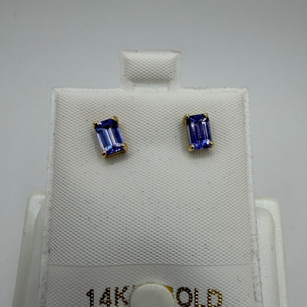 NWT 6x4mm, 1.2ctw emerald cut TANZANITE stud earrings in 14kt yellow gold!